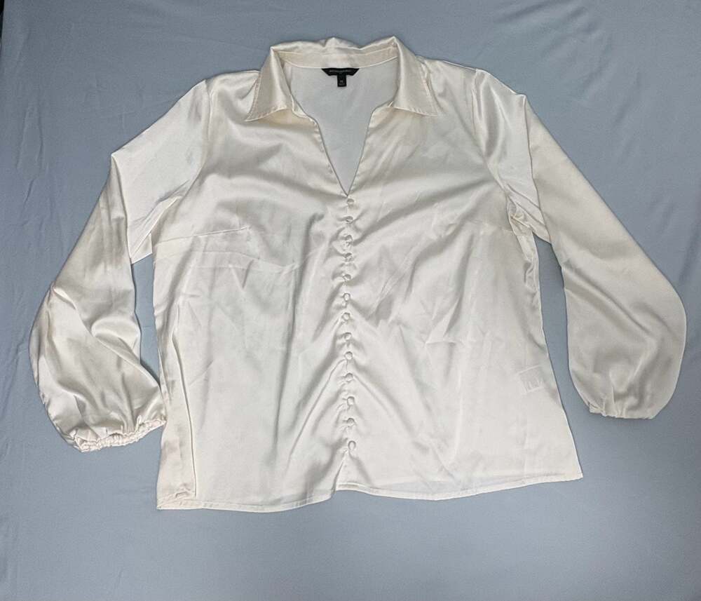 Banana Republic Off-White Satin Long Sleeve Button-Down Blouse XL